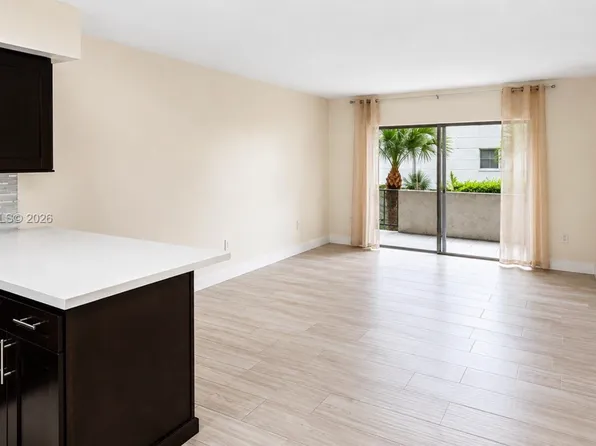 6904 N Kendall Dr APT F305, Pinecrest, FL 33156