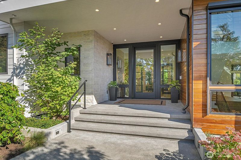 3rd image of 5632 NE 55th Street