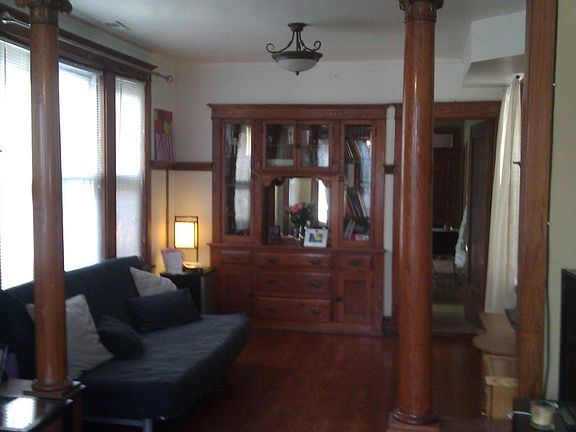 2nd image of 3338 N Leavitt St #2