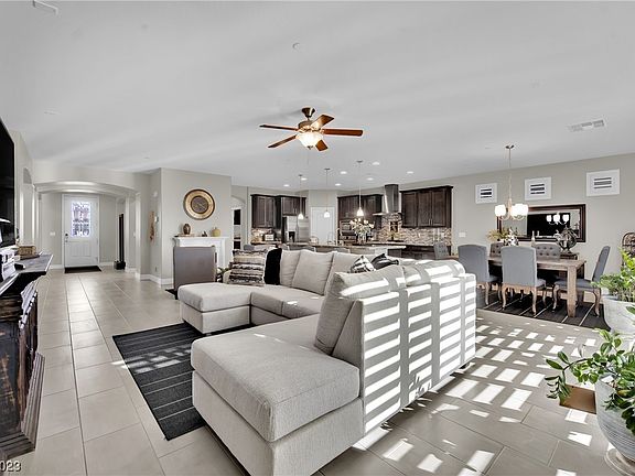 4th image of 437 Calabria Beach St