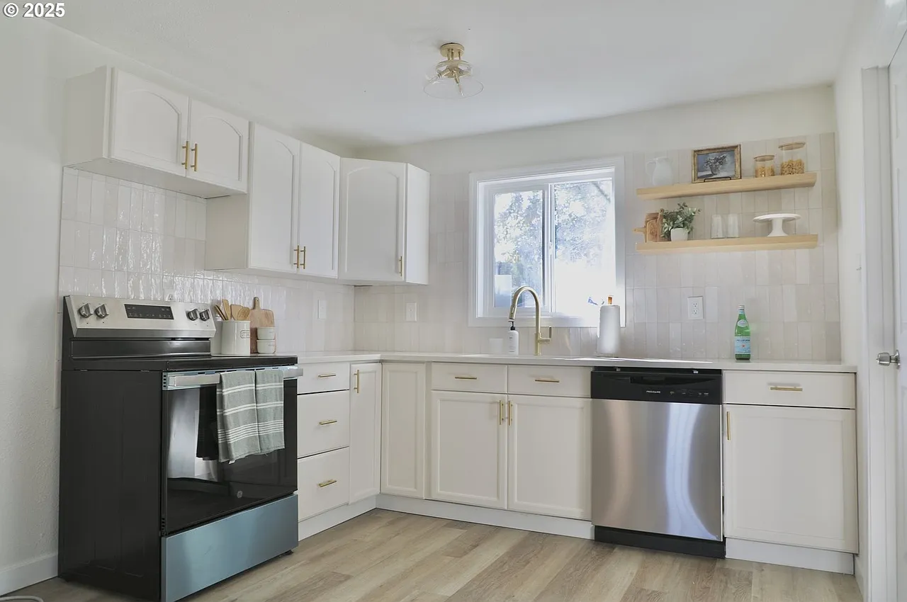 2 bed, 820 sqft, $1,649 — Photo 1