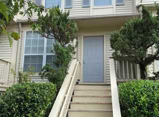 14174 Autumn Cir, Centreville, VA 20121