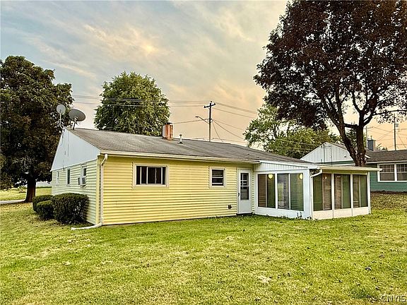 4th image of 109 Standart Ave