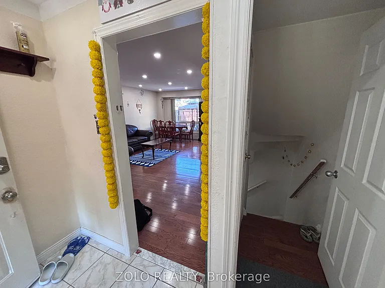 34 Primrose Cres — Photo 3