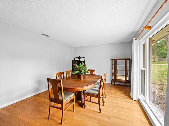 5th image of 800 SWEETWATER CREEK COURT
