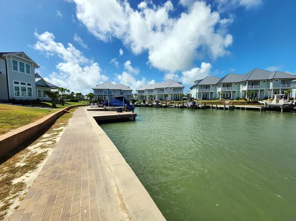 133 Foxtail Ln, Rockport, TX 78382