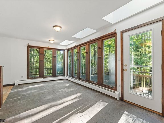 5th image of 74 Stony Brook Rd