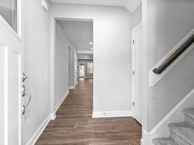 807 Thrush Dr — Photo 5