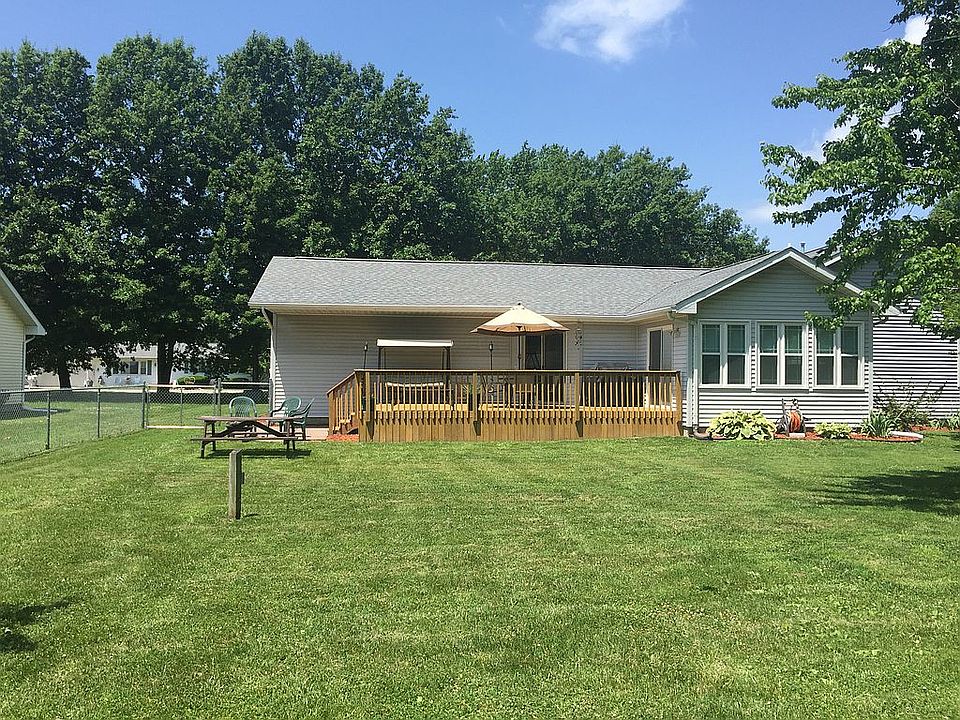 2nd image of 2516 E Lake Shore Dr