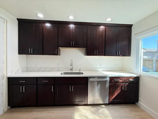 577 Durant Ave — Photo 16