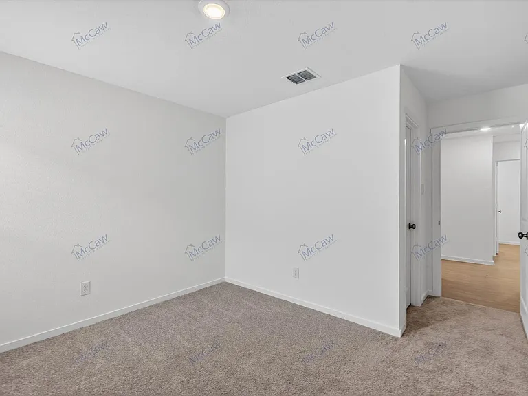 639 Montclair Ave — Photo 10