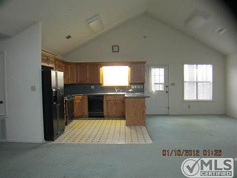 3rd image of 424 Lakeshore Dr
