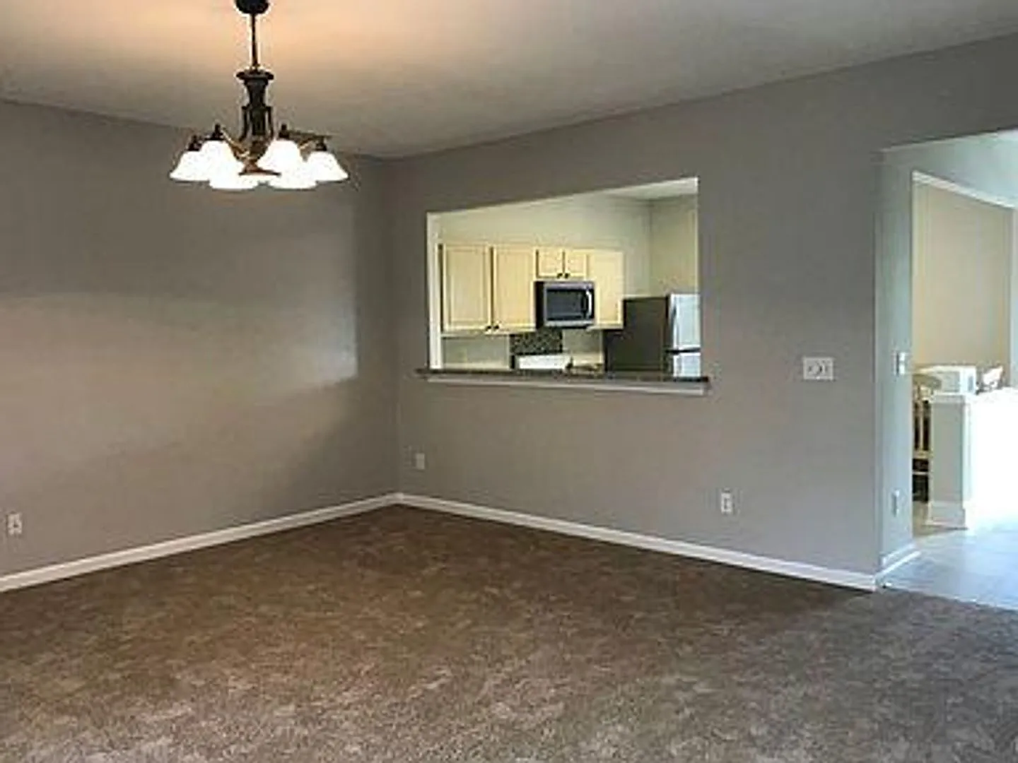 Stunning 2 Bedroom Townhome Near KSU — Photo 3