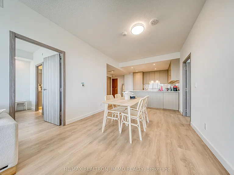 25 McMahon Dr #2002 — Photo 10
