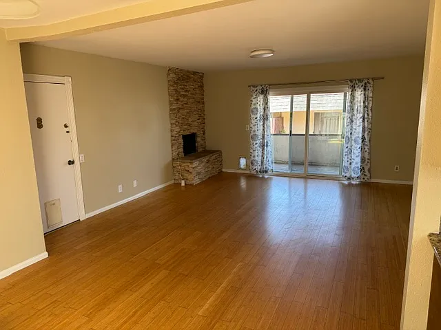 2 bed, 1037 sqft, $3,000 — Photo 2