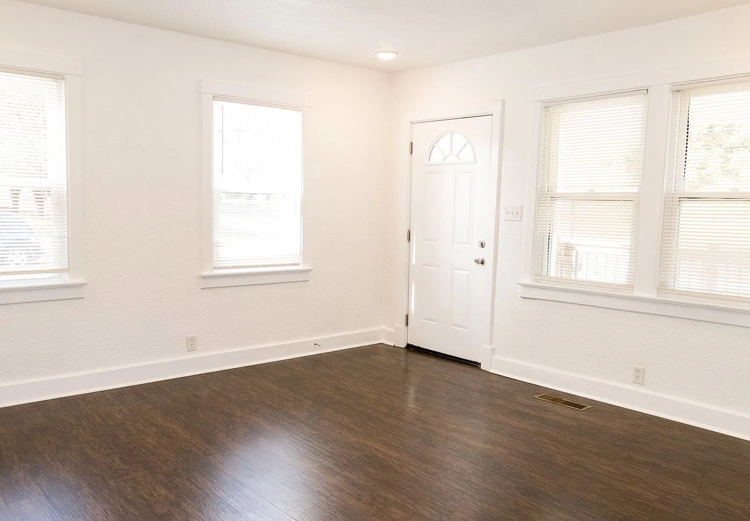 1 bed, 1.0 bath, $975 — Photo 3