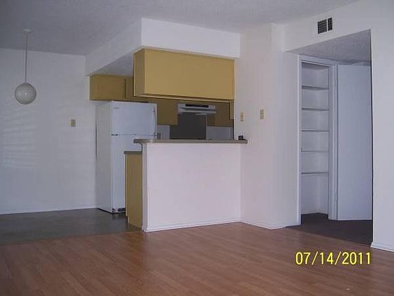 3rd image of 1501 W North Loop Blvd APT 207