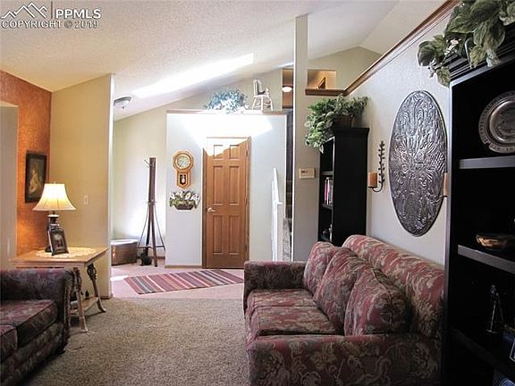 5th image of 330 Pauma Valley Dr