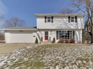 316 Hillside Ln, Bloomington, IL 61701