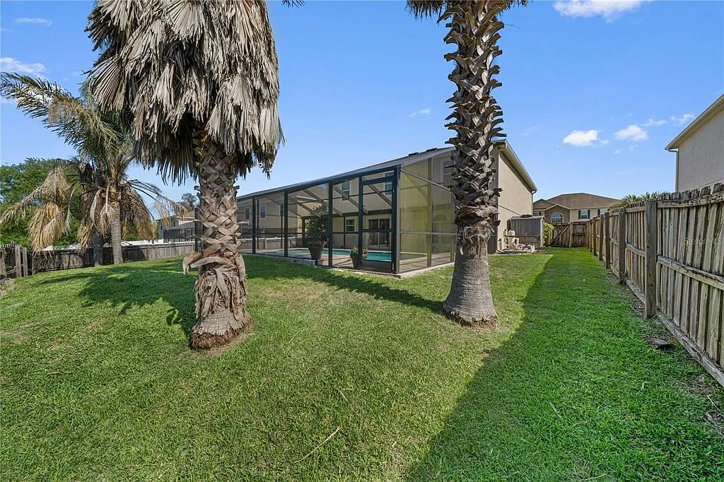 4 bed, 2.5 bath, 2804 sqft, $3,000 — Photo 4