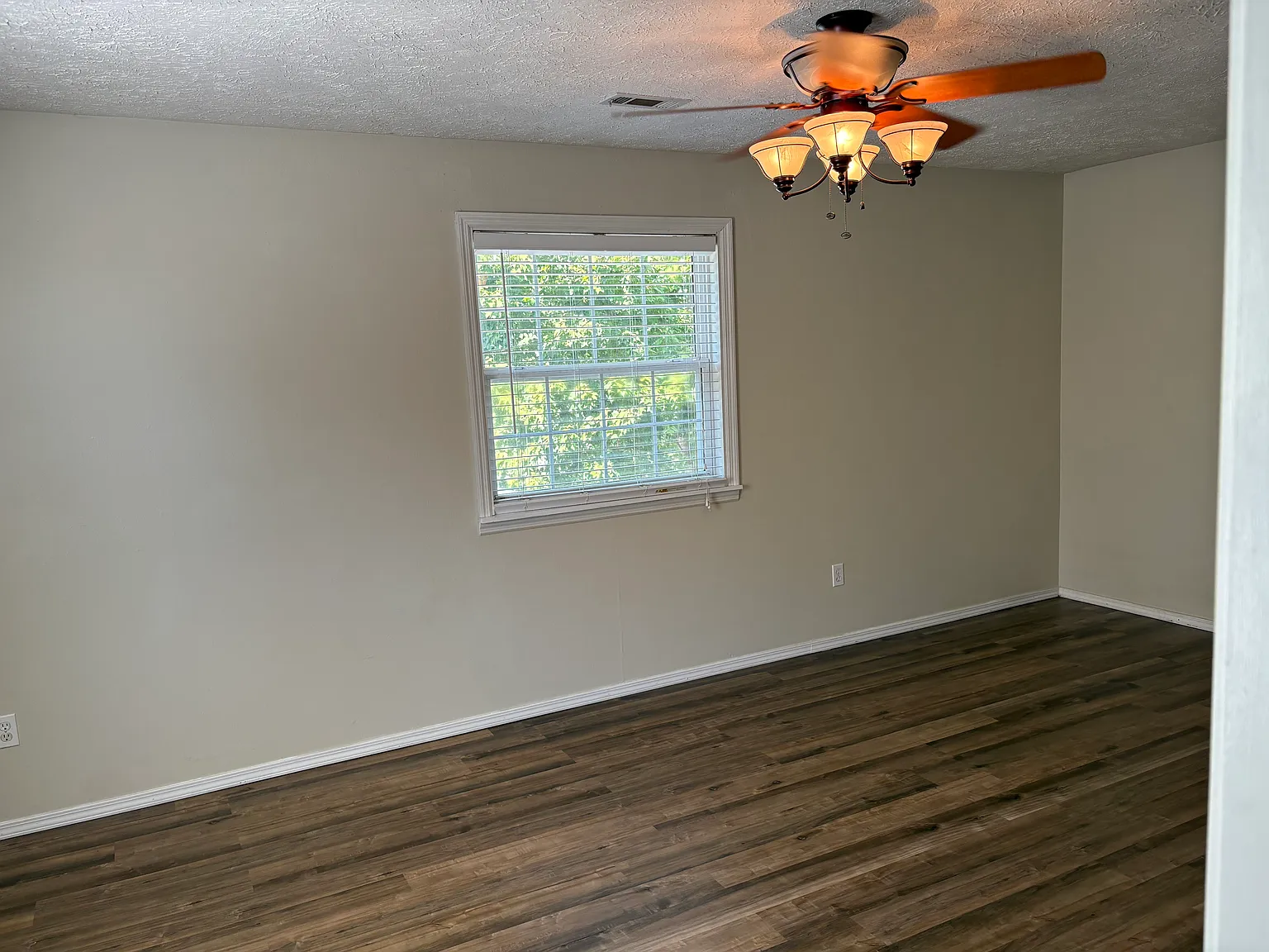 3 bed, 1935 sqft, $2,000 — Photo 4