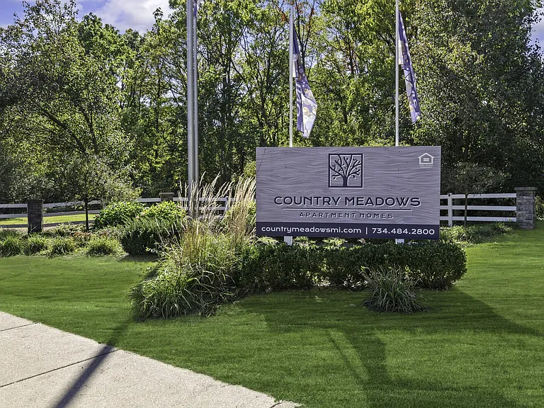 Country Meadows Apartments — Photo 31
