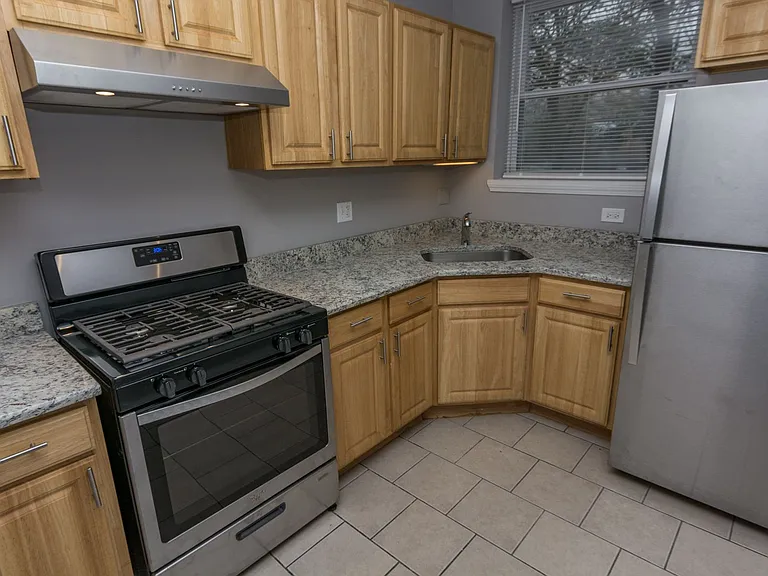 1131 E 79th Pl — Photo 2