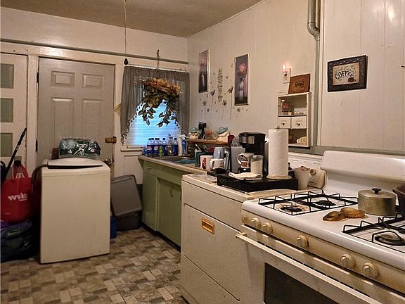 5th image of 319 Sylvester Pl