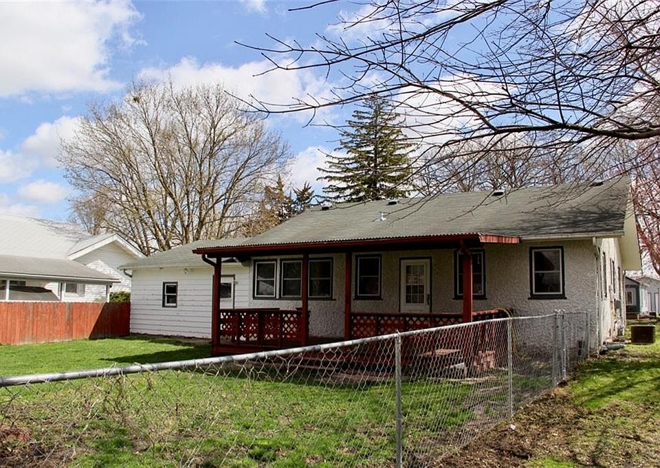 2nd image of 821 W 5th St S