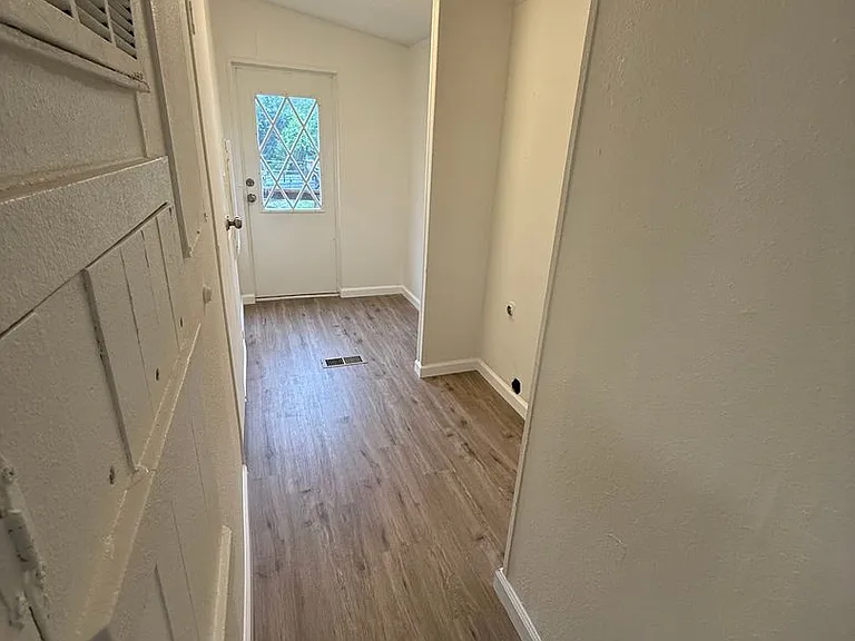 532 Grandview Bnd — Photo 8
