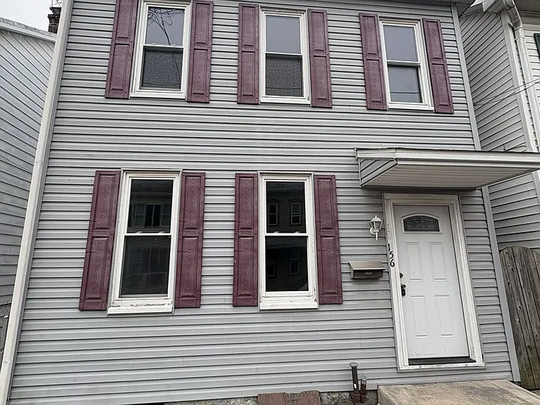 156 E Penn St — Photo 1