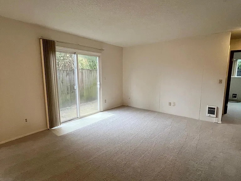 1342 SE Tacoma St — Photo 8