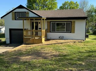 907 Edgevale Ter, Harrisonville, MO 64701