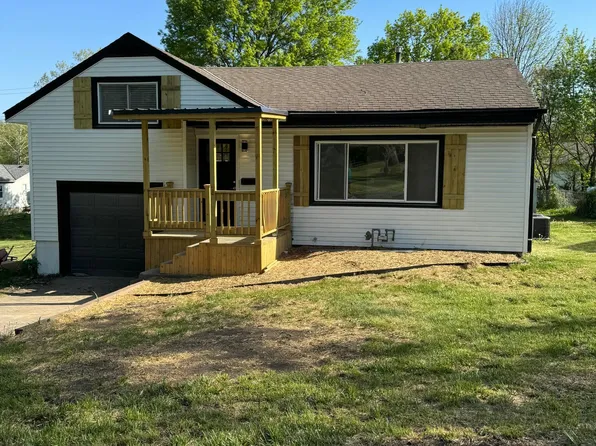907 Edgevale Ter, Harrisonville, MO 64701