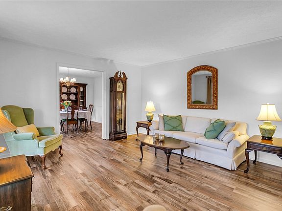 4th image of 639 Sulphur Springs Rd