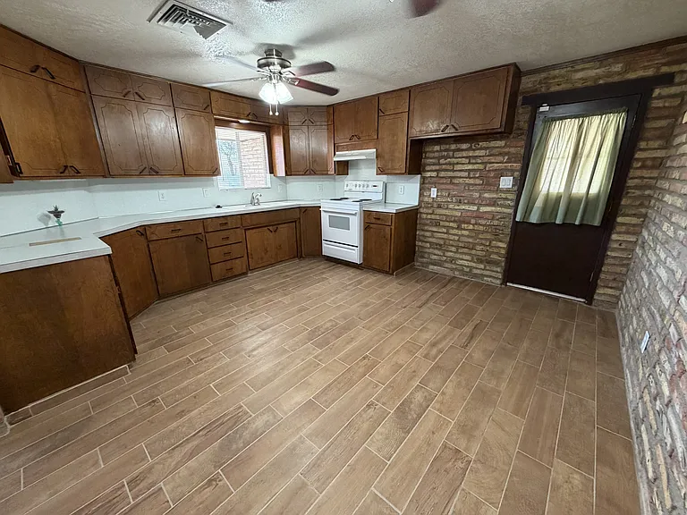 1044 Paradise Dr — Photo 6