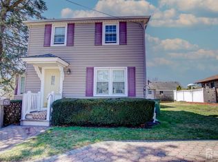 39 Harrison St, Sayreville, NJ 08872