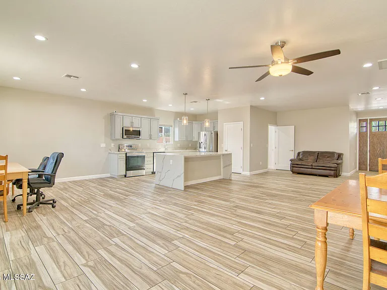 3304 E Elida St — Photo 39