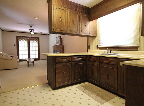 4th image of 411 Colonial Dr
