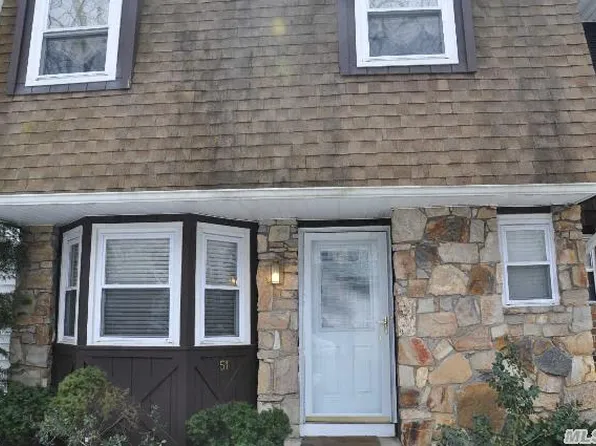 51 Estate Ct, Woodbury, NY 11797