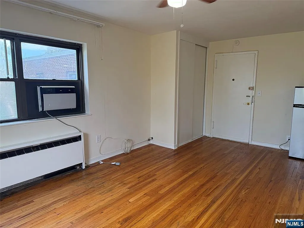 Studio, 1.0 bath, $1,520 — Photo 2