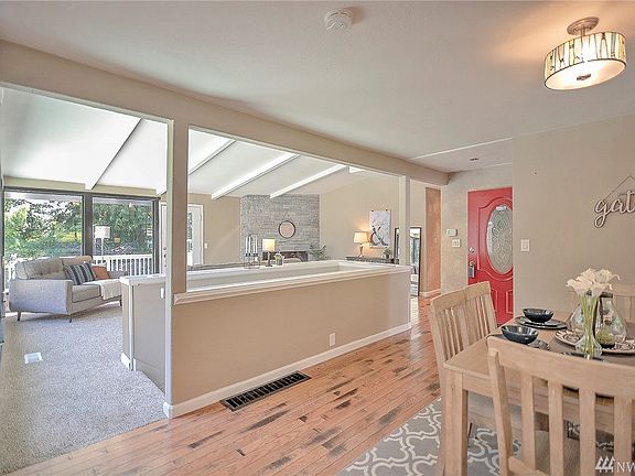 4th image of 3211 Wildwood Dr