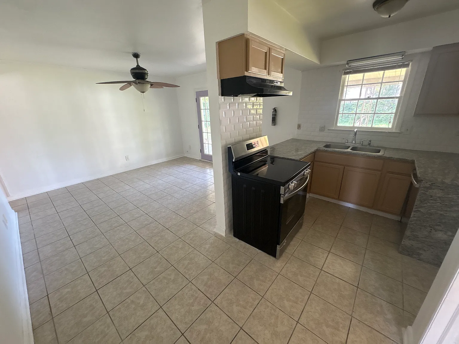 3 bed, 1.5 bath, 1480 sqft, $2,100 — Photo 4