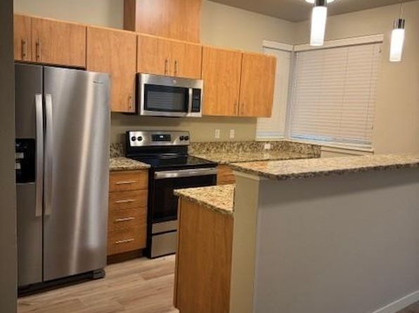 984 NE Discovery Walk