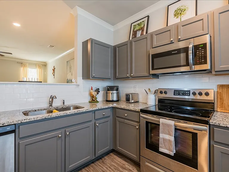 2514 Piering Dr — Photo 2