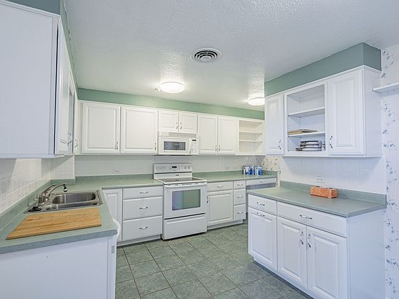 5th image of 800 W Avenue D APT 3E