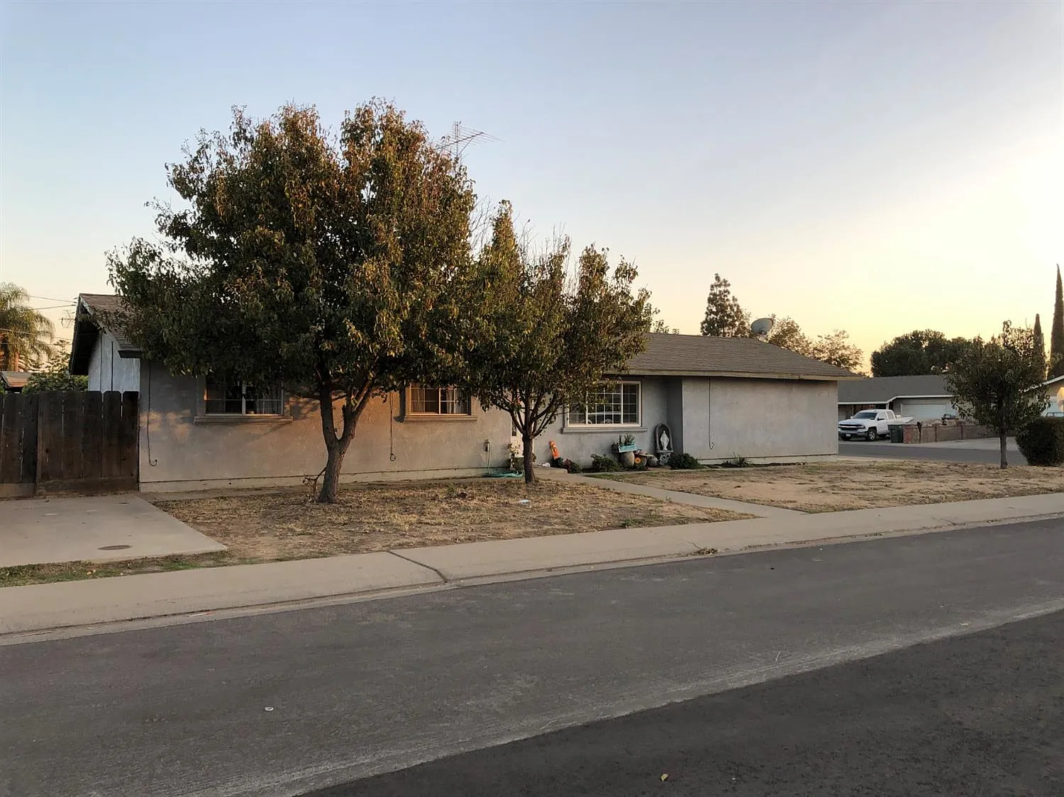 4604 Maude Ave photo 1