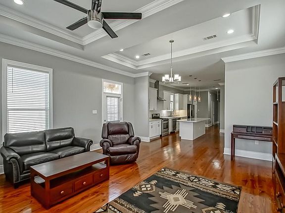 4th image of 4713 New Orleans St