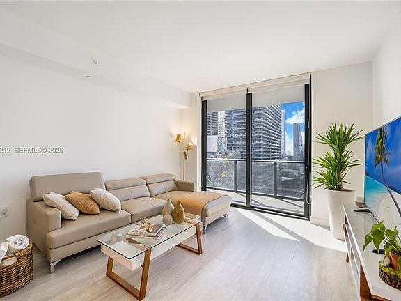 3rd image of 45 SW 9th St APT 1904