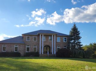 2 Groendyke Cir, Millstone Township, NJ 08535